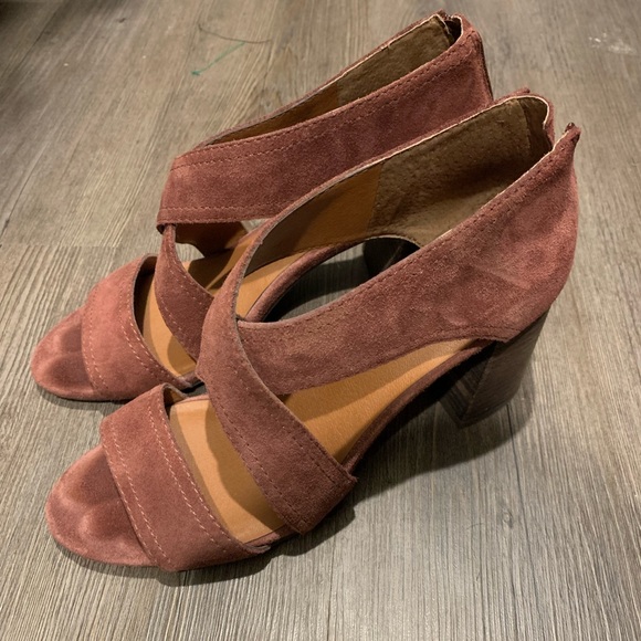 Lucky Brand Vidva Heeled Sandal - Picture 3 of 4